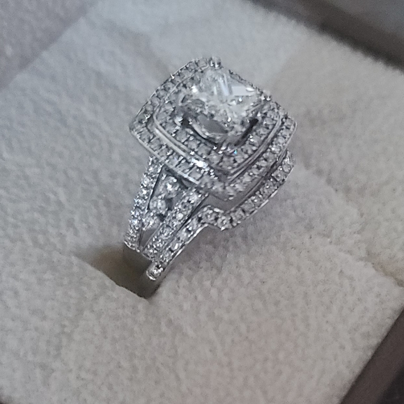 Diamond Engagement Ring & Band - Picture 1 of 6
